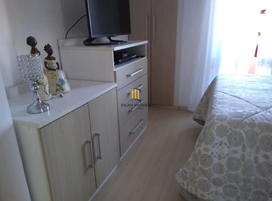 Sobrado no bairro Hípica 3 dormitórios - 2 vagas de garagem