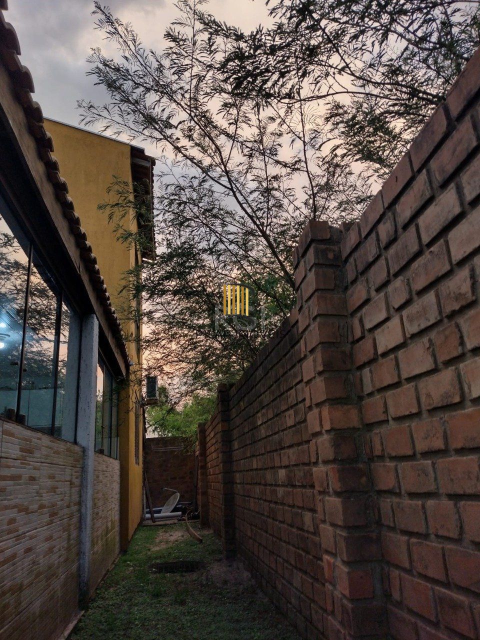 Casa com Piscina no bairro Lami