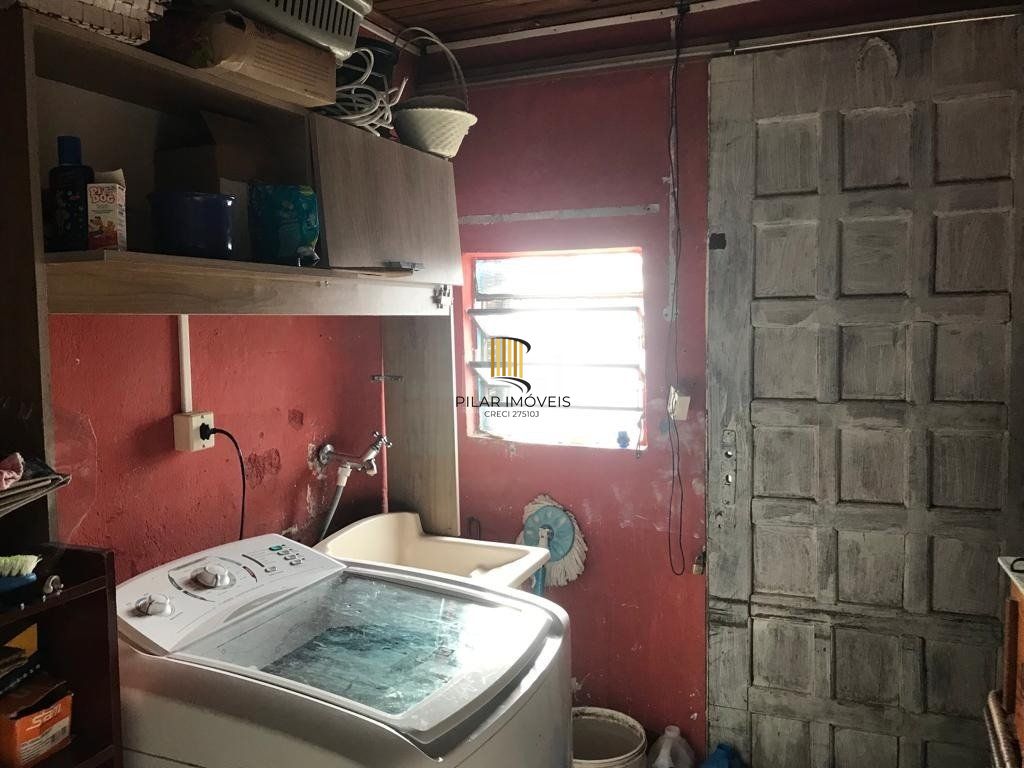 Casa no bairro Camaquã - 4 dormitórios