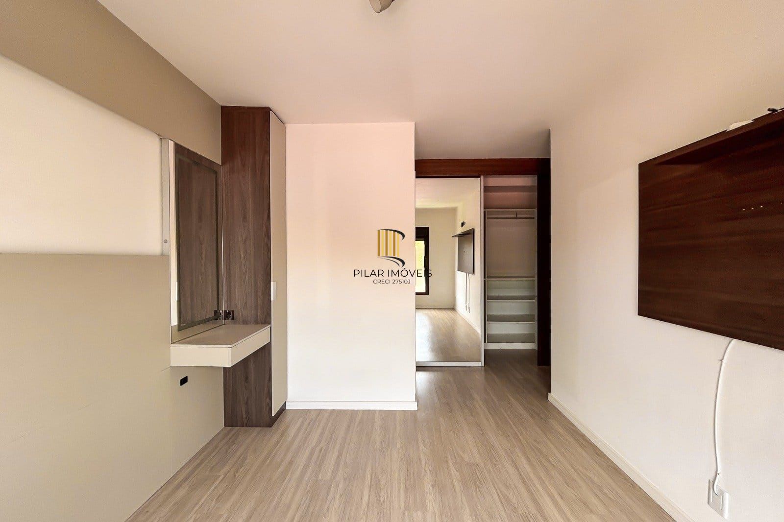 Apartamento no bairro Ipanema, 3 dormitórios - 1 suíte - 2 vagas