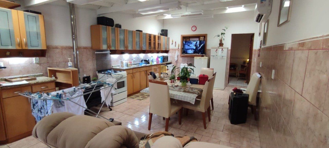 Casa 2 dormitórios no bairro Hípica