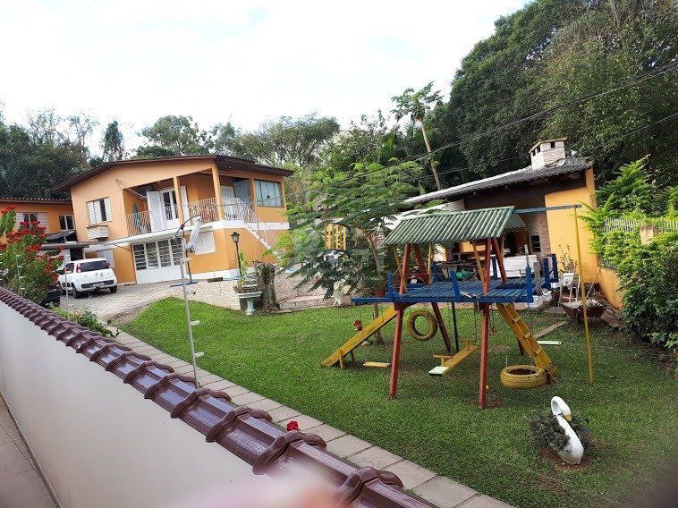 Casa com 4 dormitórios no bairro Vila Nova