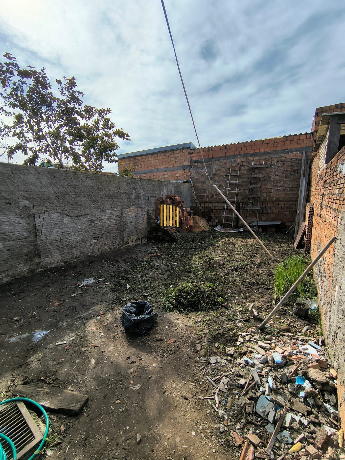 Casa de um dormitório no bairro Hípica