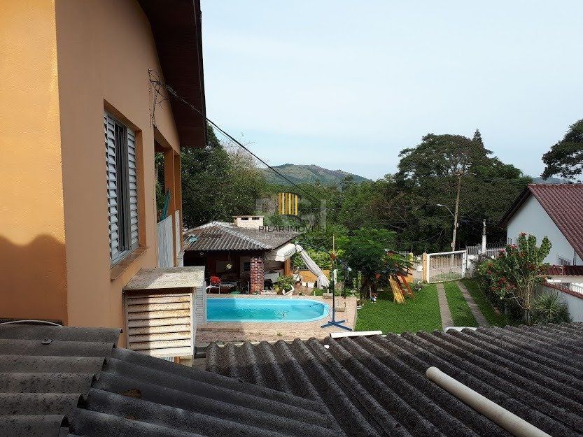 Casa com 4 dormitórios no bairro Vila Nova
