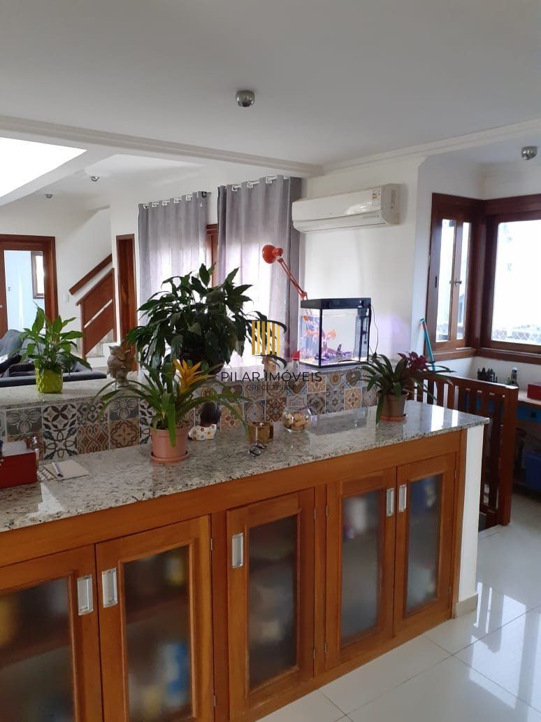 Casa 4 dormitórios no bairro Hípica