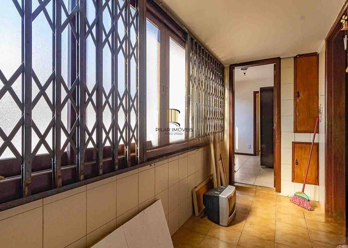 Apartamento no Bairro Jardim Lindóia -3 DORMITÓRIOS - 1 SUÍTE - 1 VAGA