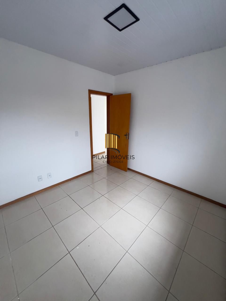 Casa com dois dormitórios no bairro Hípica - 1 vaga - financiável