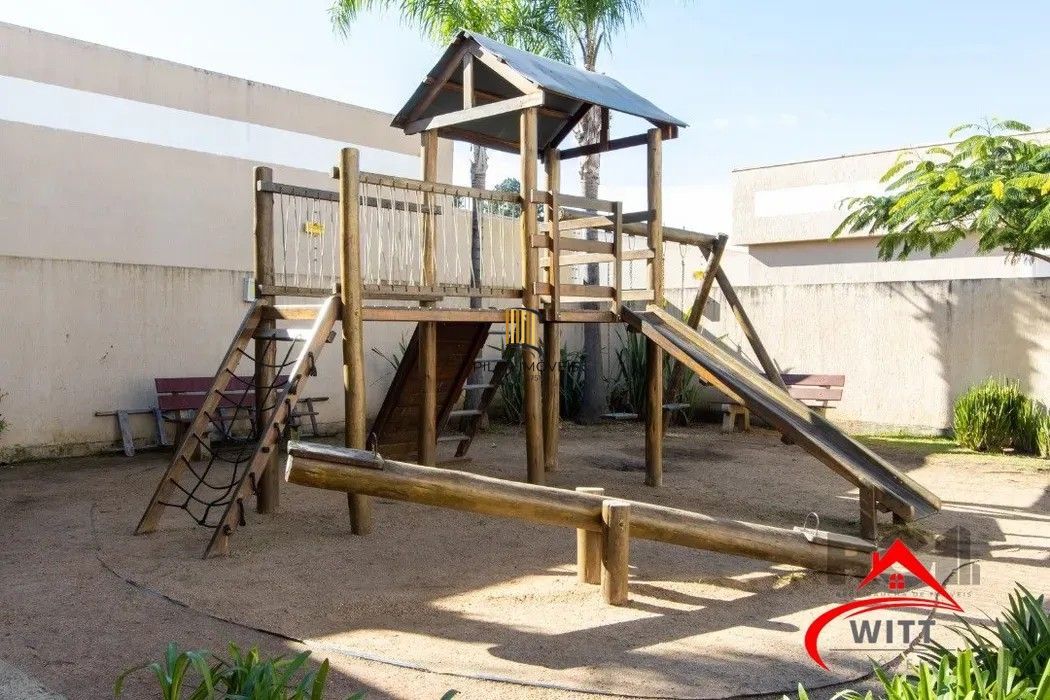 Sobrado em condomínio fechado no bairro Ponta Grossa