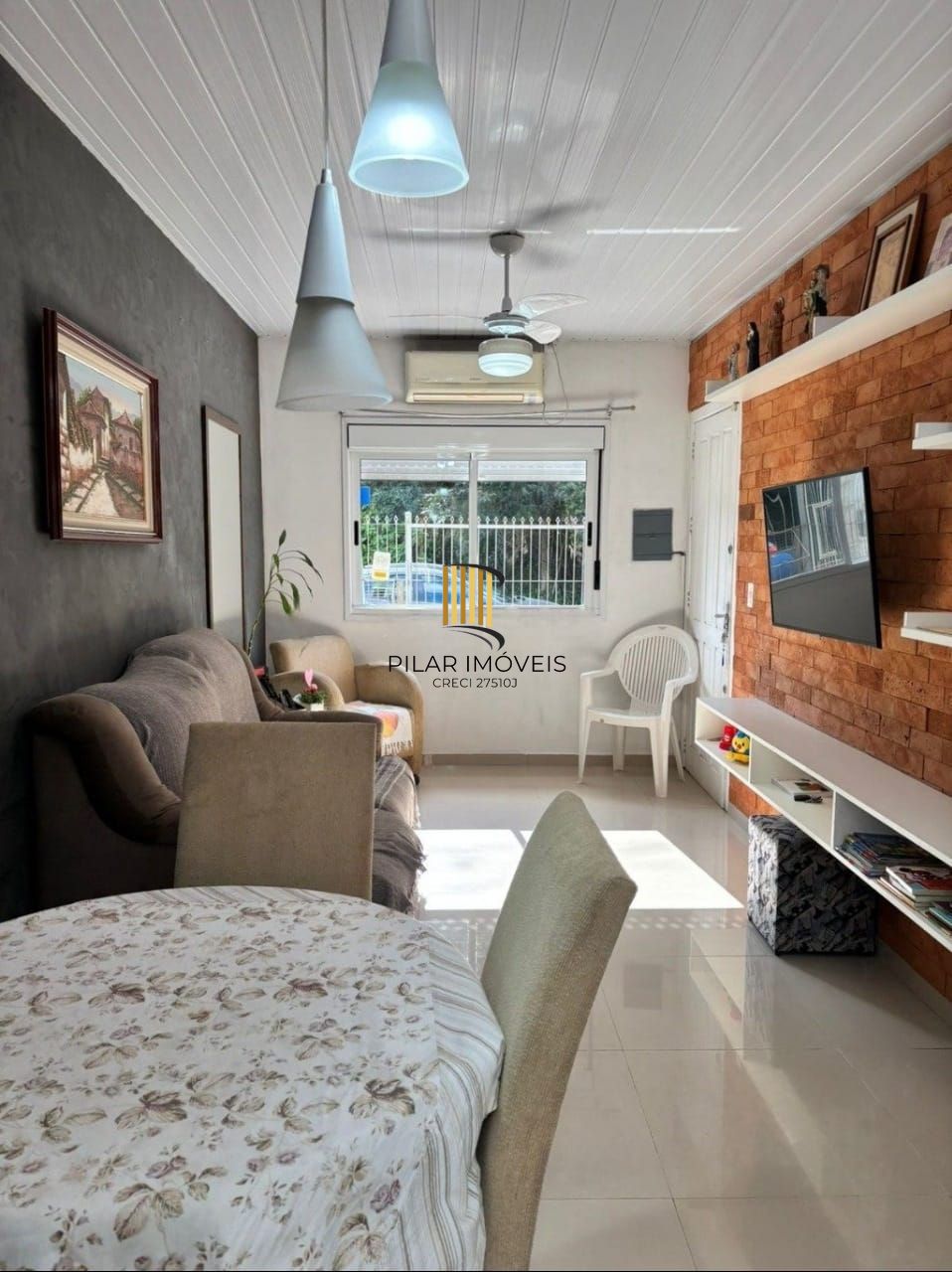 Casa 2 dormitórios Bairro Hípica - Zona Sul