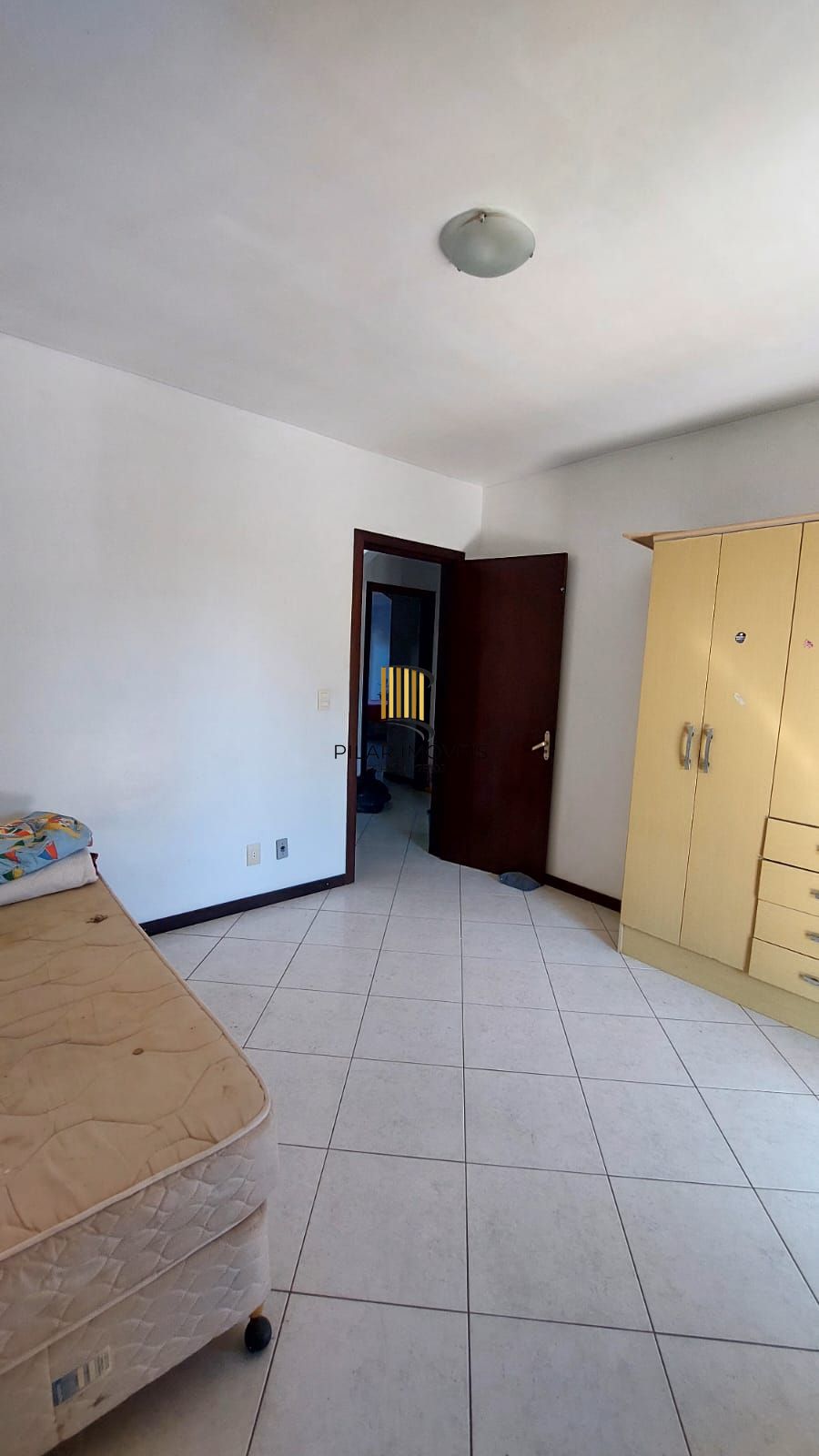 Casa no bairro Vila Nova - 4 dormitórios, Sendo 1 Suíte