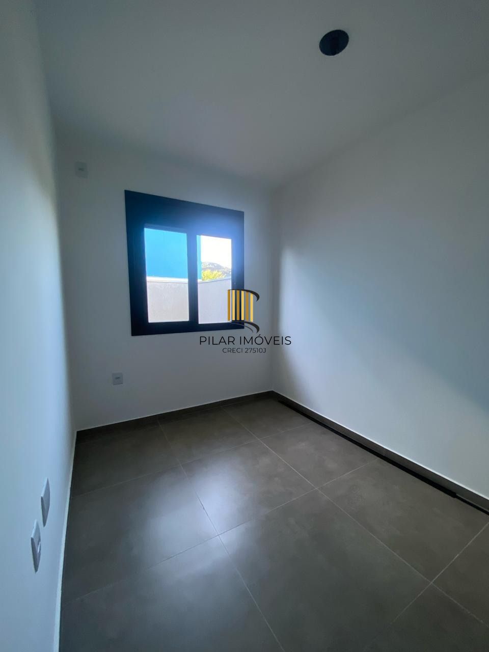 Casa térrea de 3 dormitórios sendo um suíte