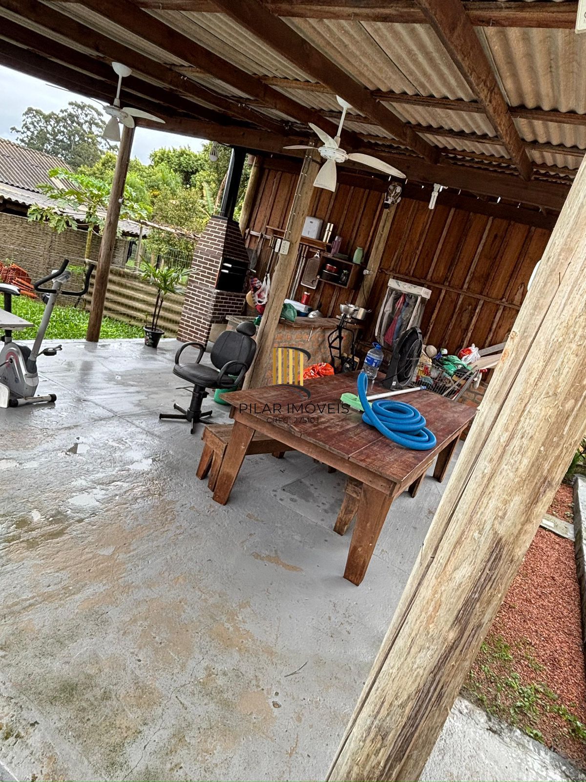 SITIO COM DUAS CASAS E PISCINA NA RESTINGA