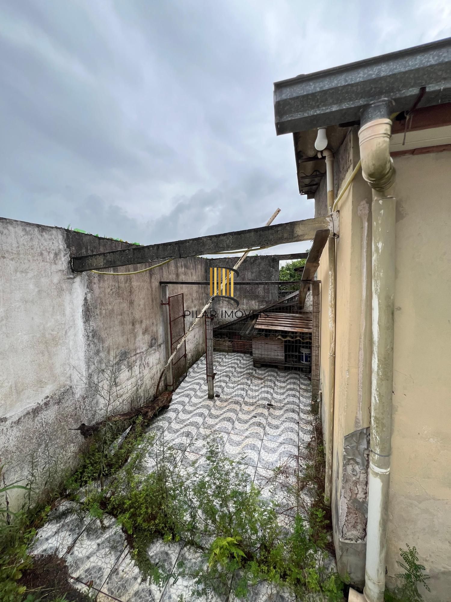 Casa Residencial Semimobiliada com 2 Suítes e Piscina em Viamão, RS