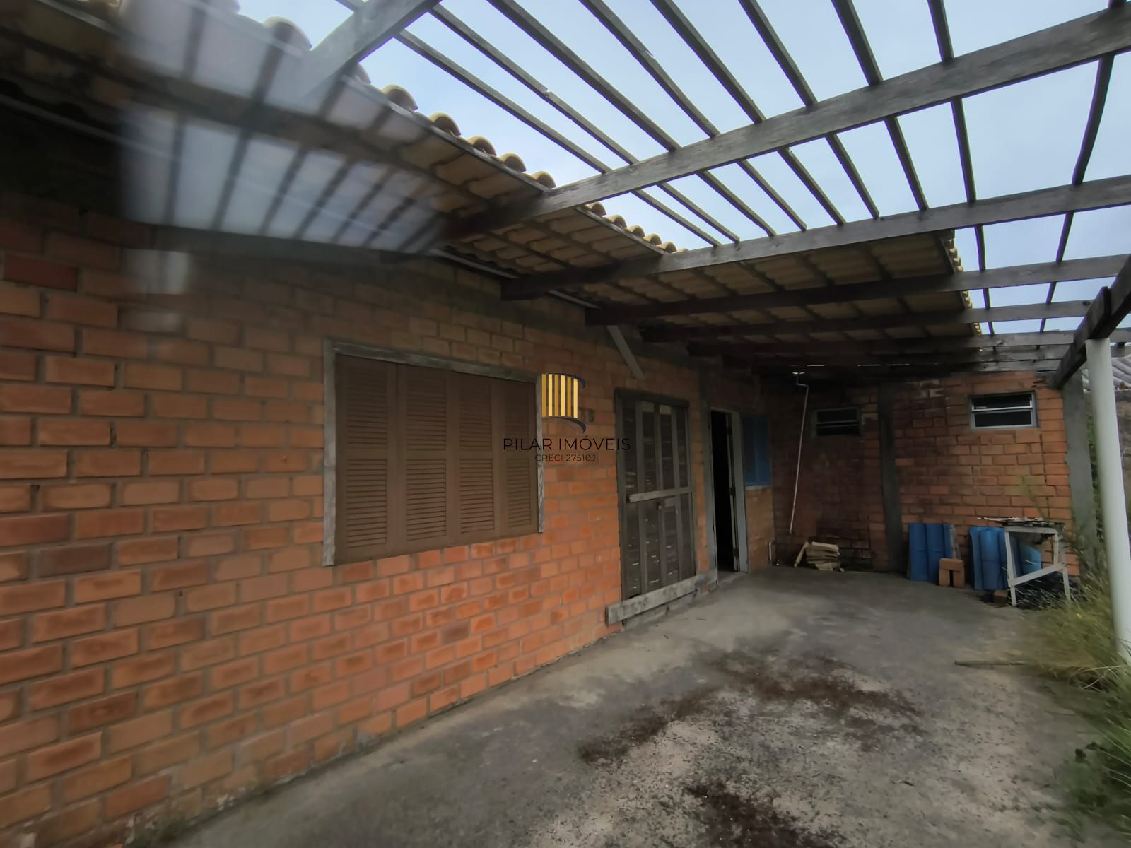 Casa de esquina com 2 dormitorios em Quintão