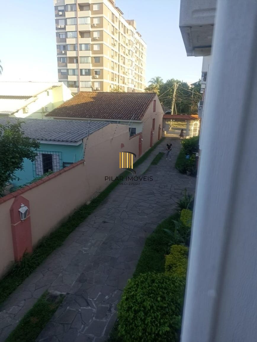 Casa no bairro Camaquã - 3 dormitórios