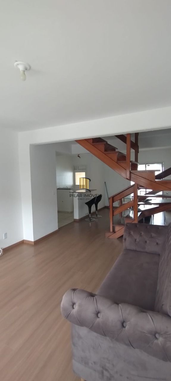 Sobrado no Bairro Hípica - 3 Dormitórios