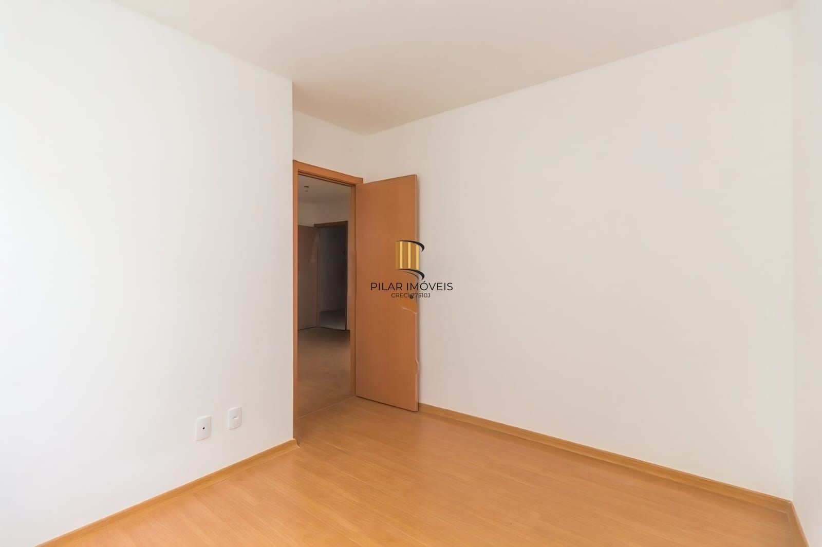 Apartamento com 2 dormitórios- Restinga