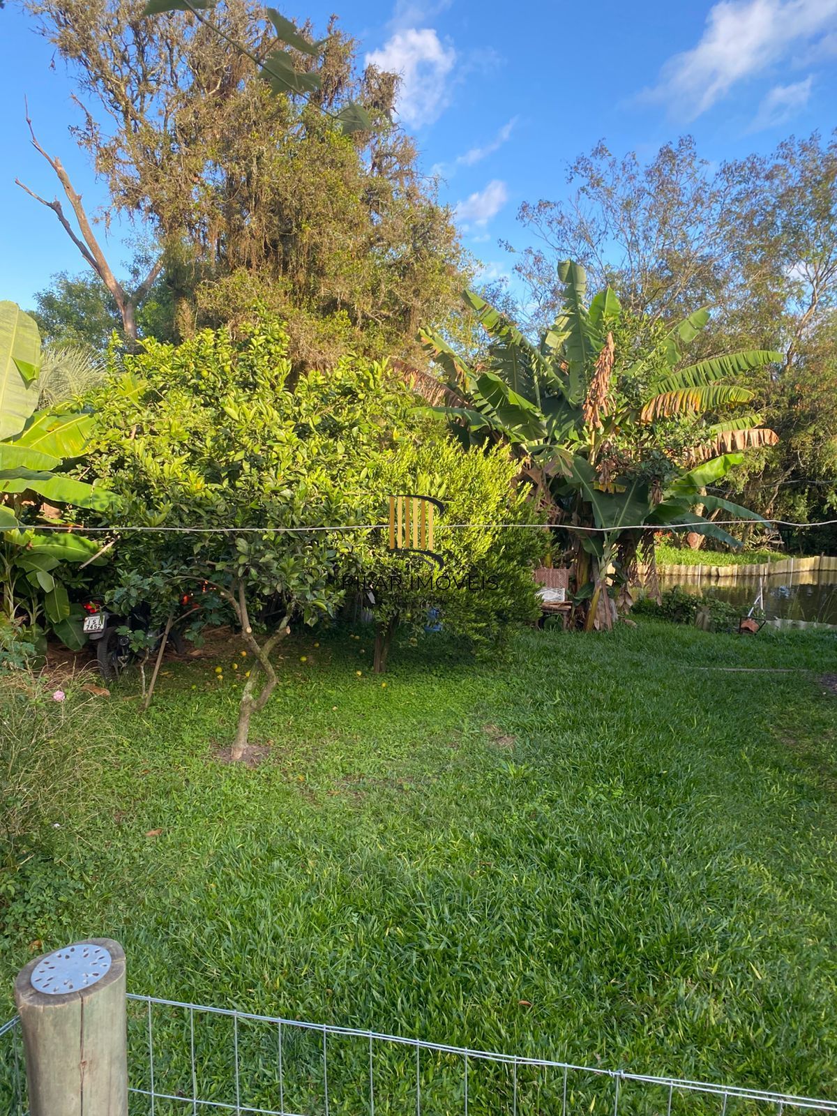 SITIO COM DUAS CASAS E PISCINA NA RESTINGA