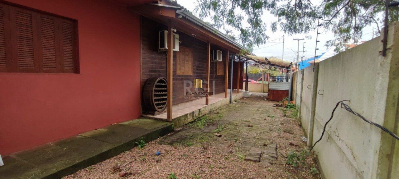 Casa de esquina no bairro Guarujá