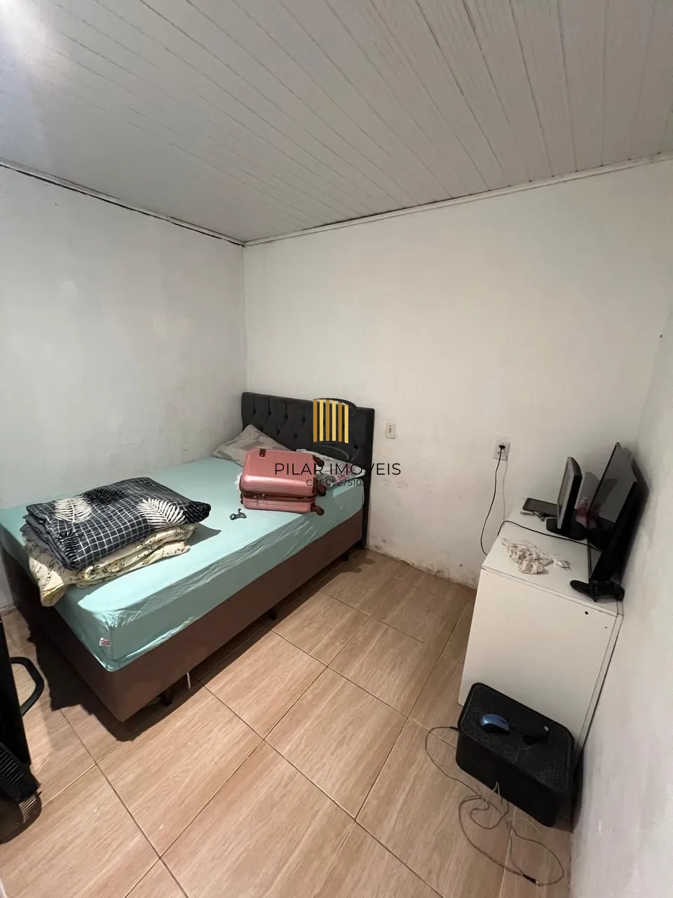 Ótima casa em de 2 dormitórios com piscina  localizada em Viamão