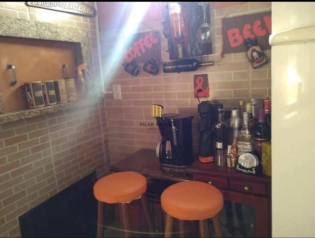 Sobrado no bairro Hípica 3 dormitórios - 2 vagas de garagem