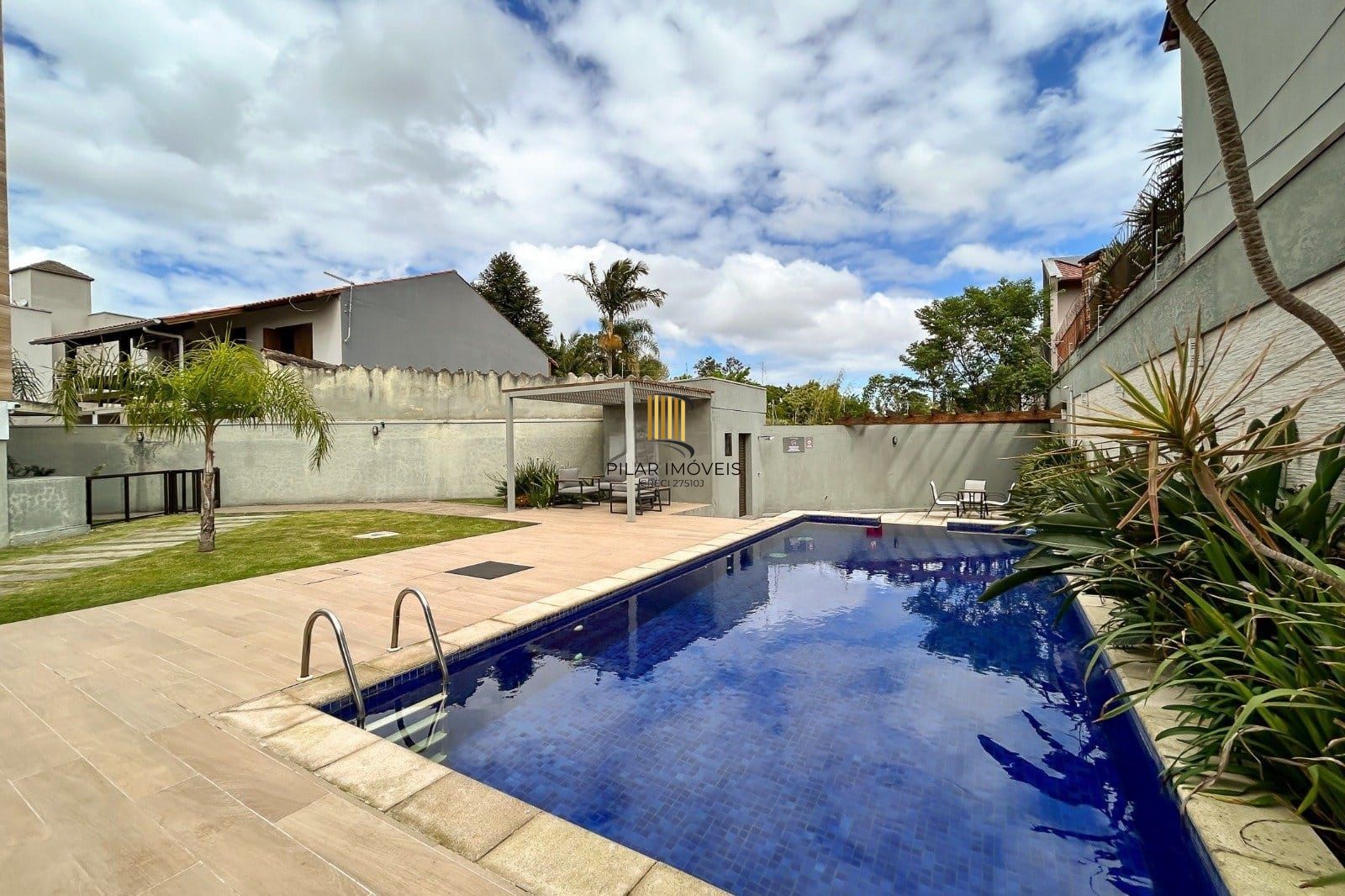 Apartamento no bairro Ipanema, 3 dormitórios - 1 suíte - 2 vagas