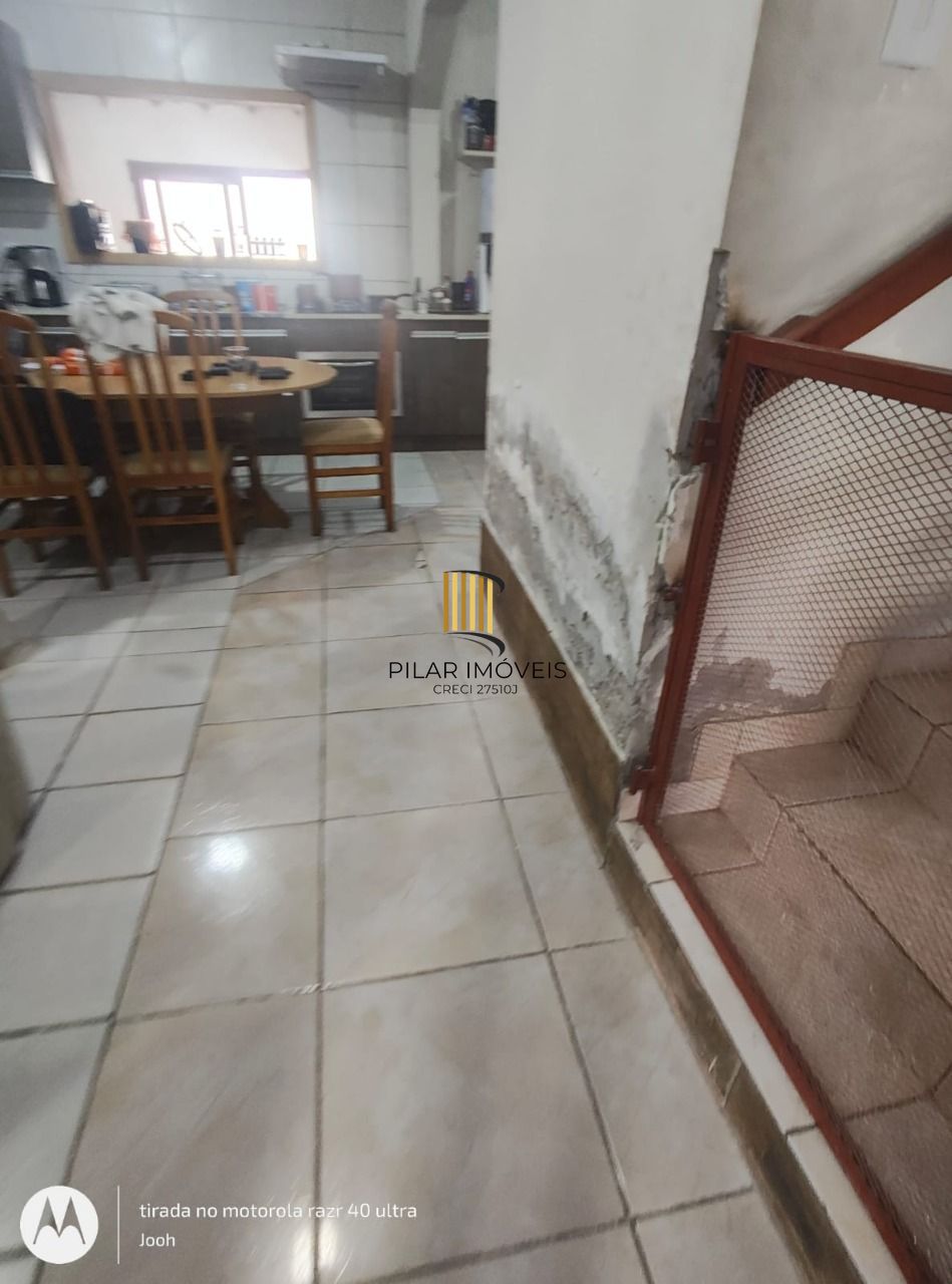 Casa no bairro Hípica - 3 dormitórios