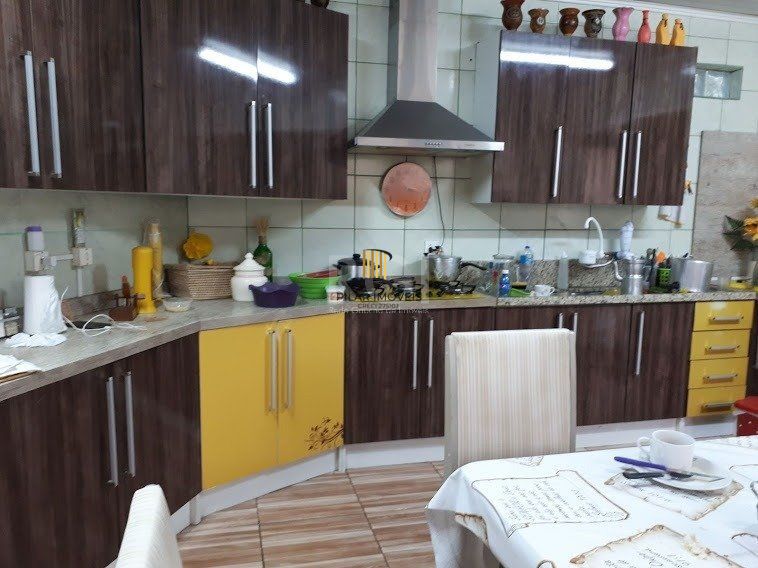 Casa com 4 dormitórios no bairro Vila Nova