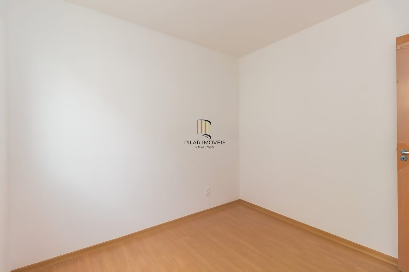 Apartamento com 2 dormitórios- Restinga