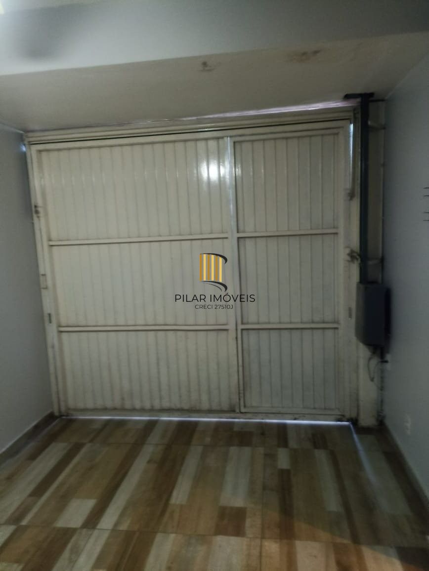 Casa no bairro Camaquã - 3 dormitórios