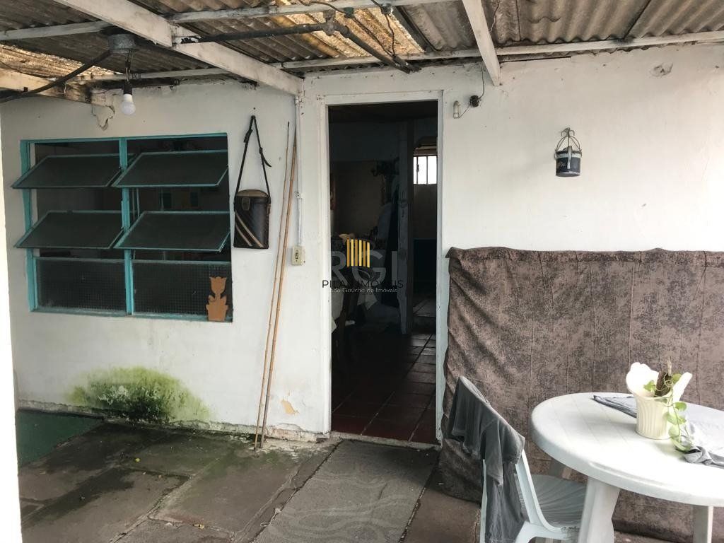 Casa no bairro Camaquã - 4 dormitórios