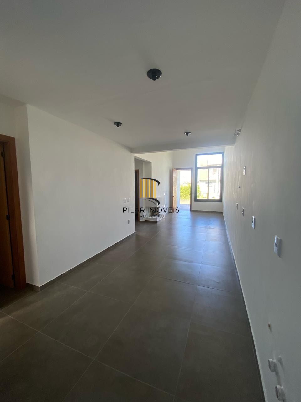 Casa térrea de 3 dormitórios sendo um suíte