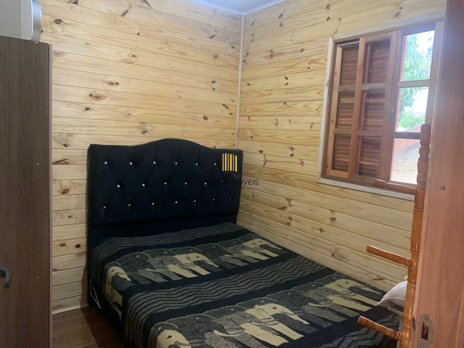 Terreno com 2 casas pré-fabricadas recém-construídas