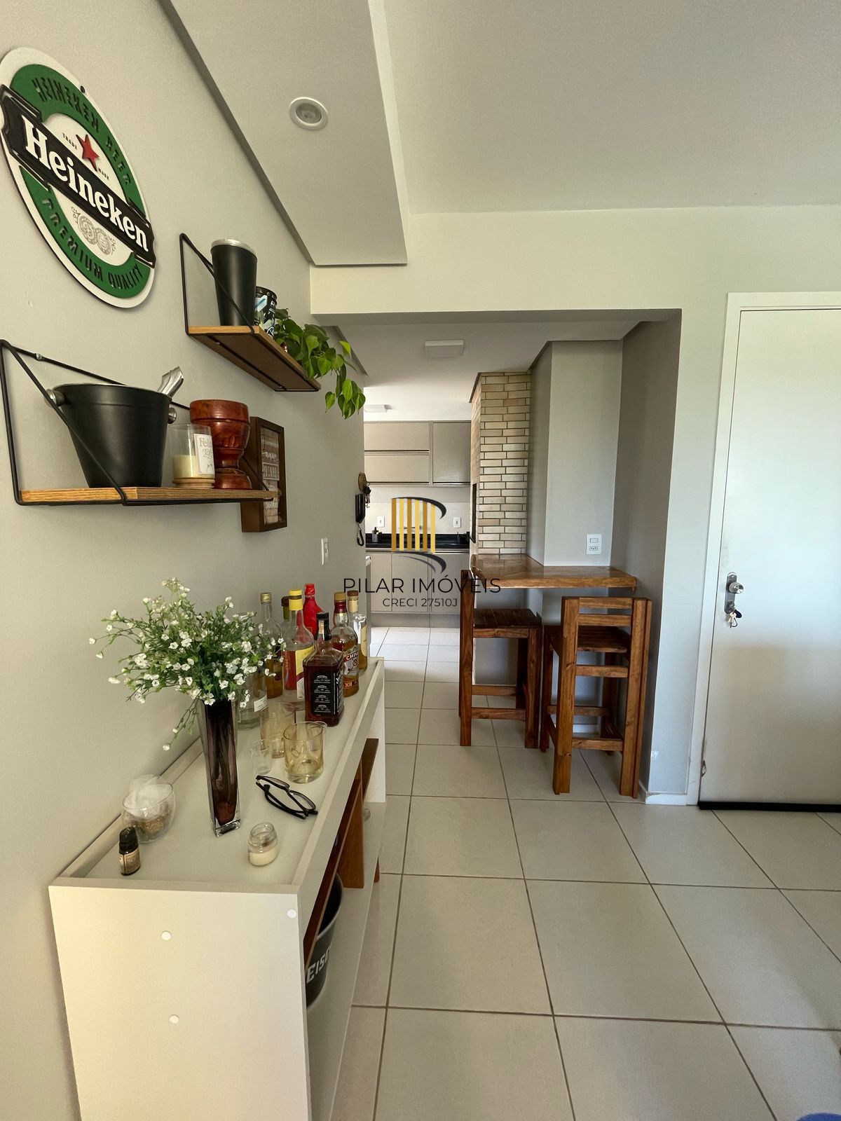 Apartamento semi mobiliado no bairro Hípica - 2 dormitórios