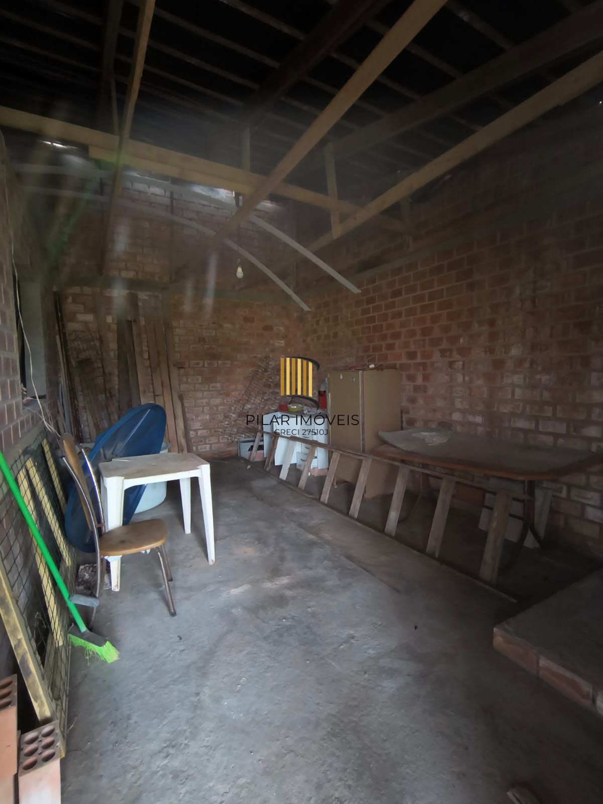 Casa de esquina com 2 dormitorios em Quintão