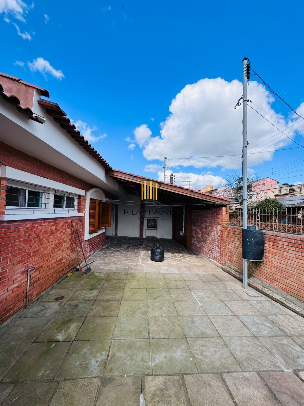 Casa no bairro Guarujá - 3 dormitórios - 1 suíte