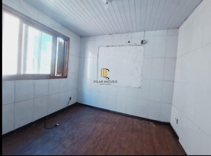 casa térrea com corredor lateral no bairro hípica