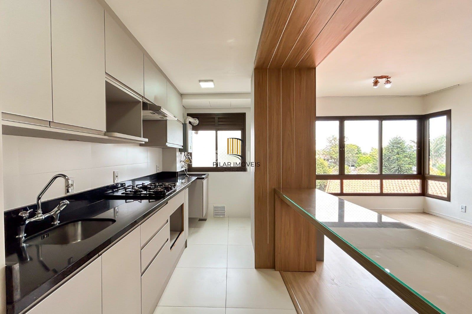 Apartamento no bairro Ipanema, 3 dormitórios - 1 suíte - 2 vagas