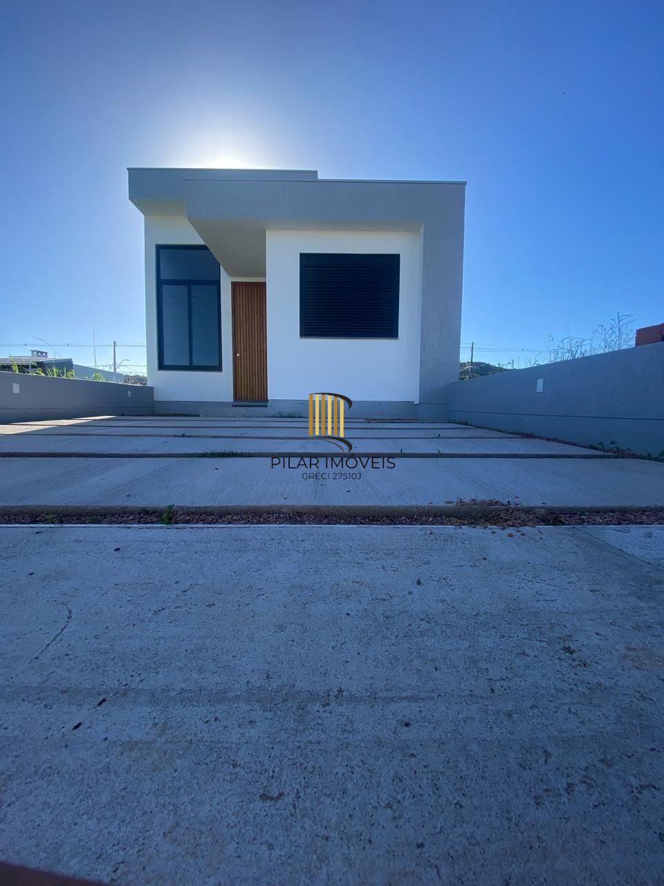 Casa térrea de 3 dormitórios sendo um suíte