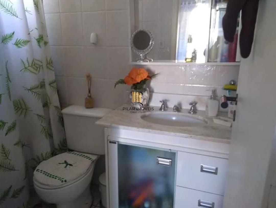 Sobrado no bairro Hípica 3 dormitórios - 2 vagas de garagem