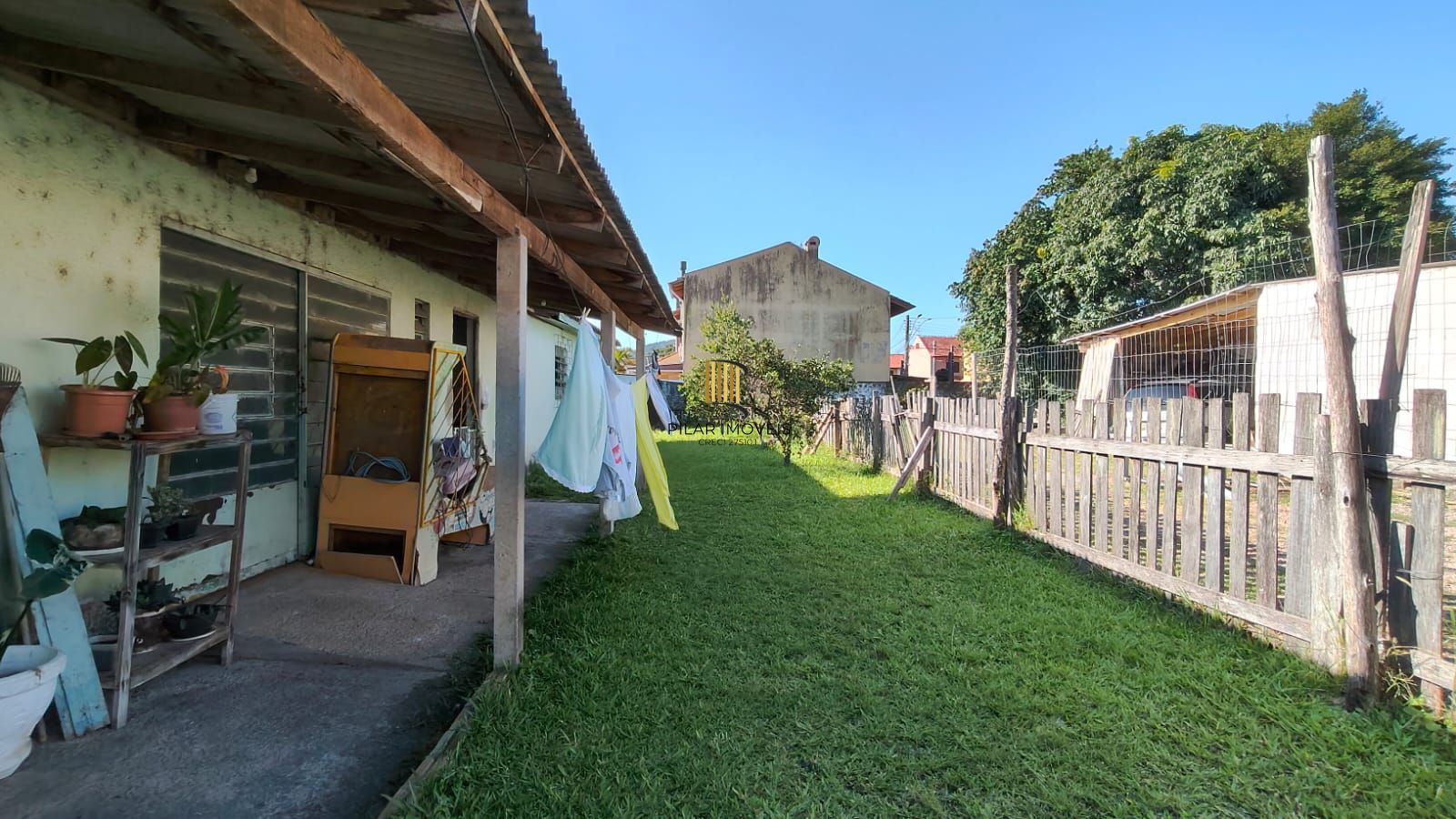 Casa com Terreno Grande com ótima Localização