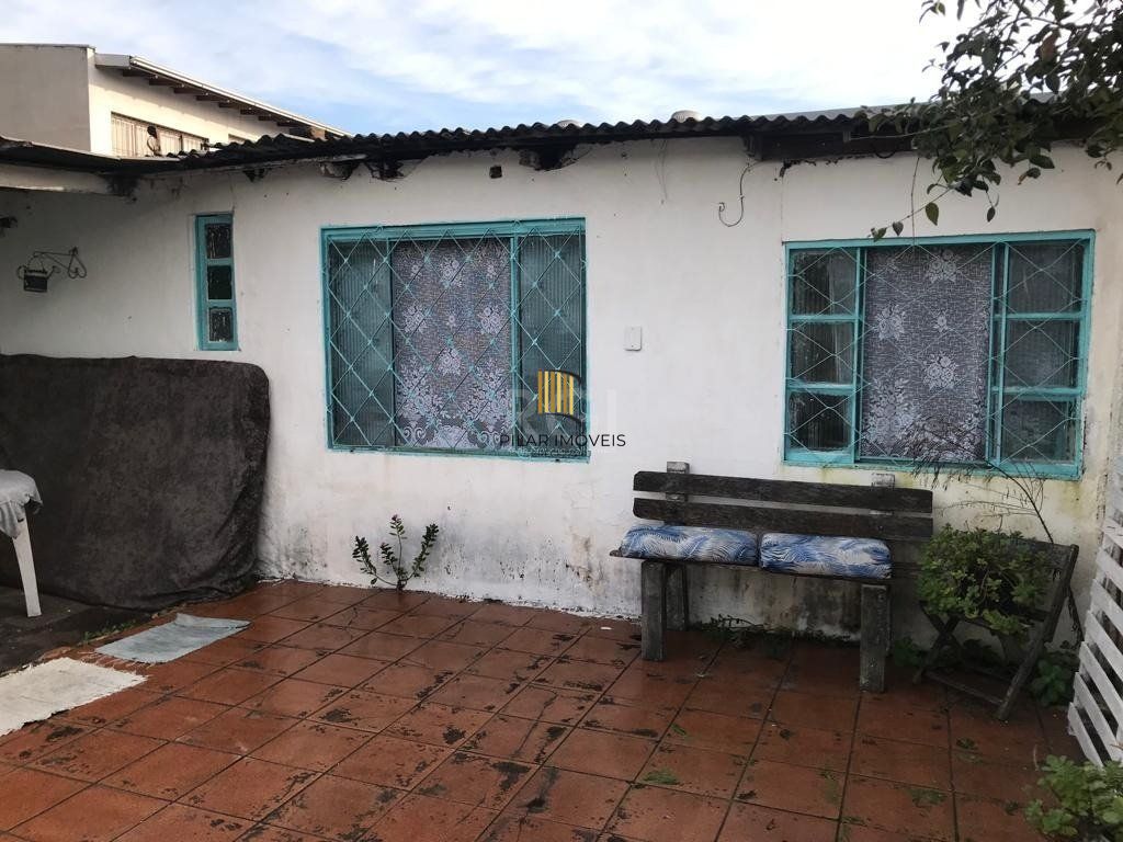 Casa no bairro Camaquã - 4 dormitórios