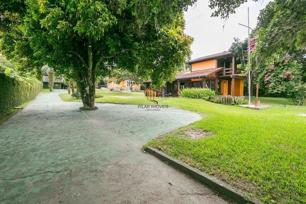 Casa no bairro Ponta Grossa com suíte presidencial