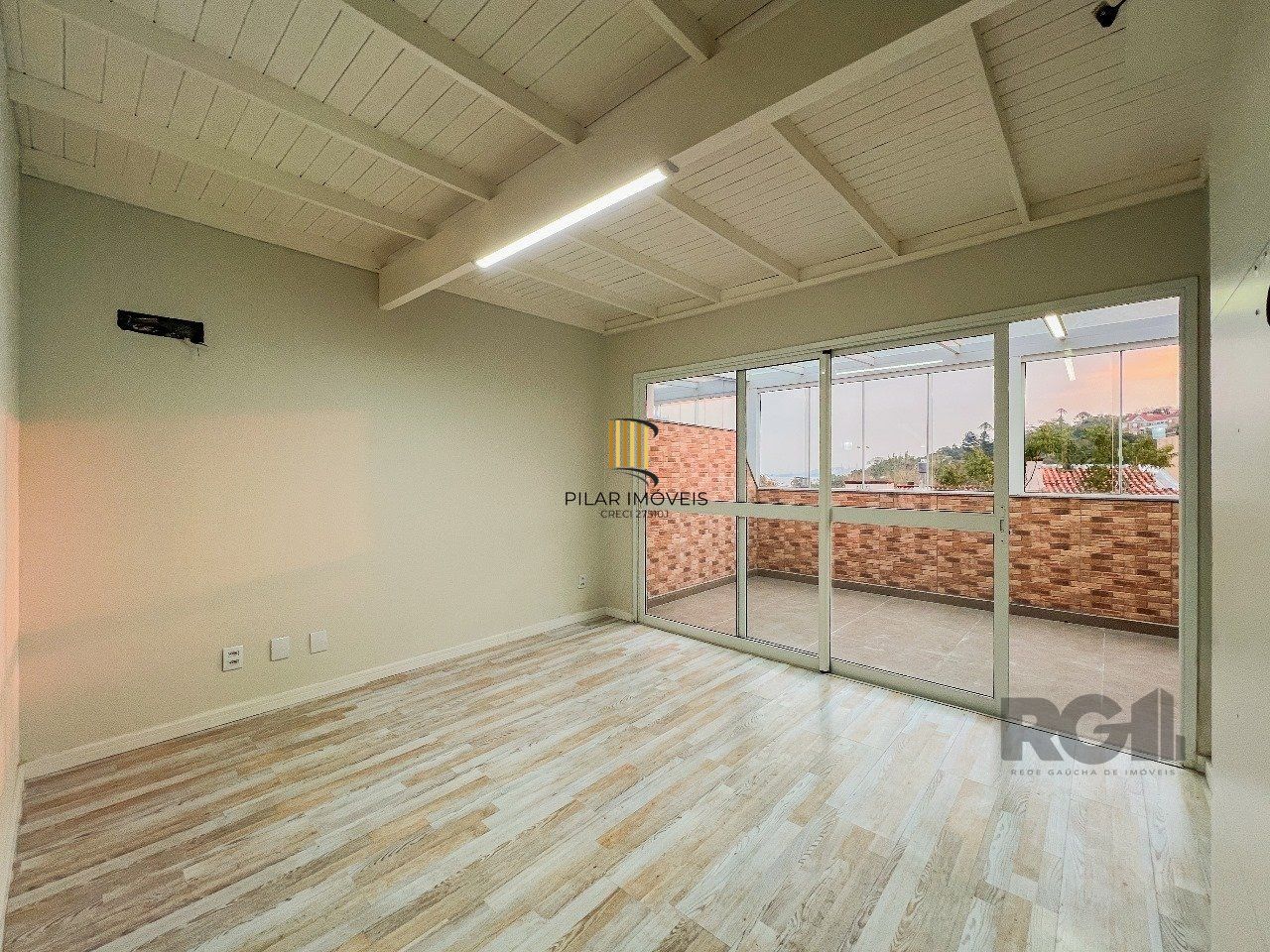 Casa em Condomínio no bairro Pedra Redonda - 5 dormitórios