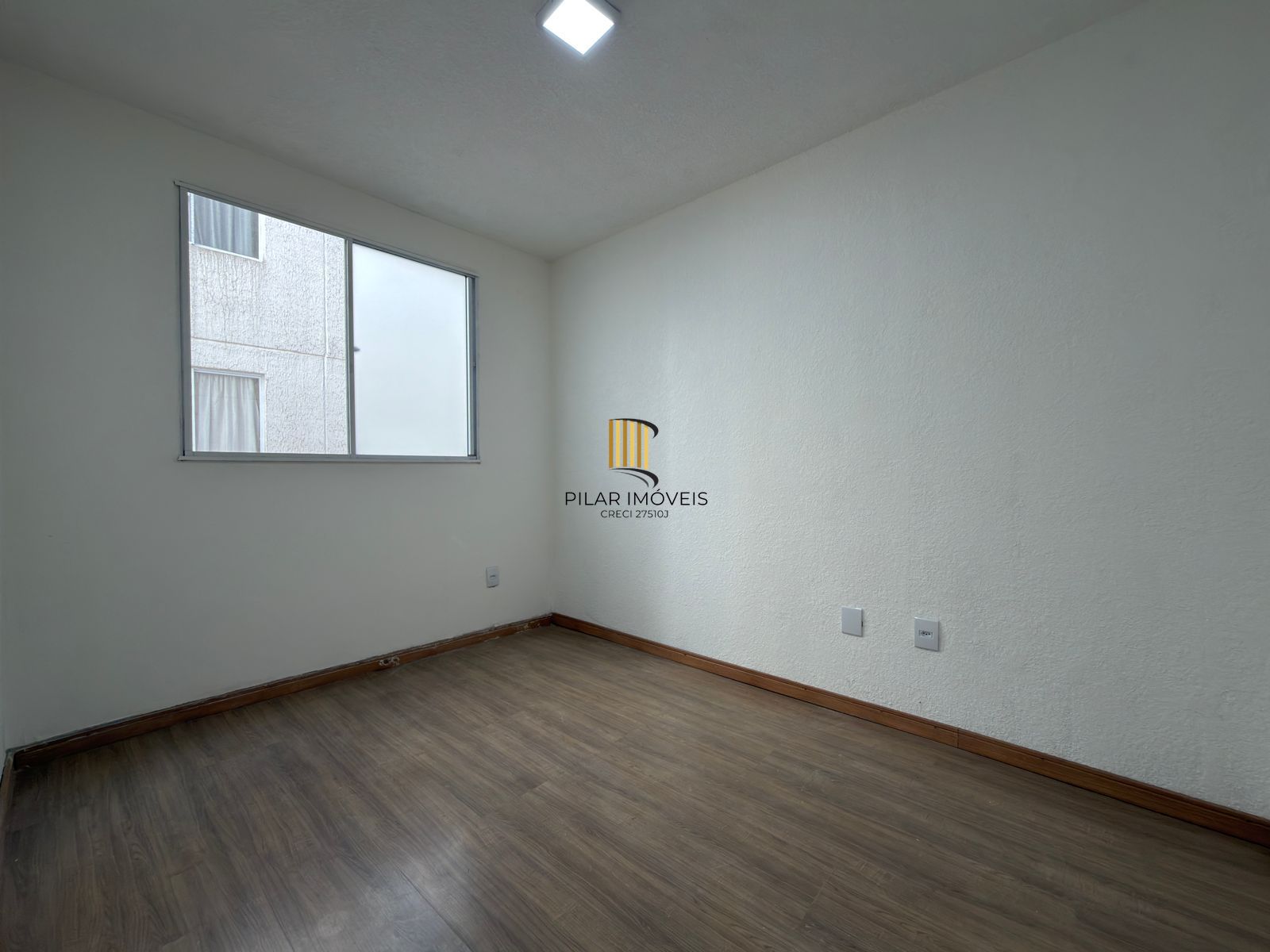 Apartamento no Bairro Hipica - 2 Dormitórios