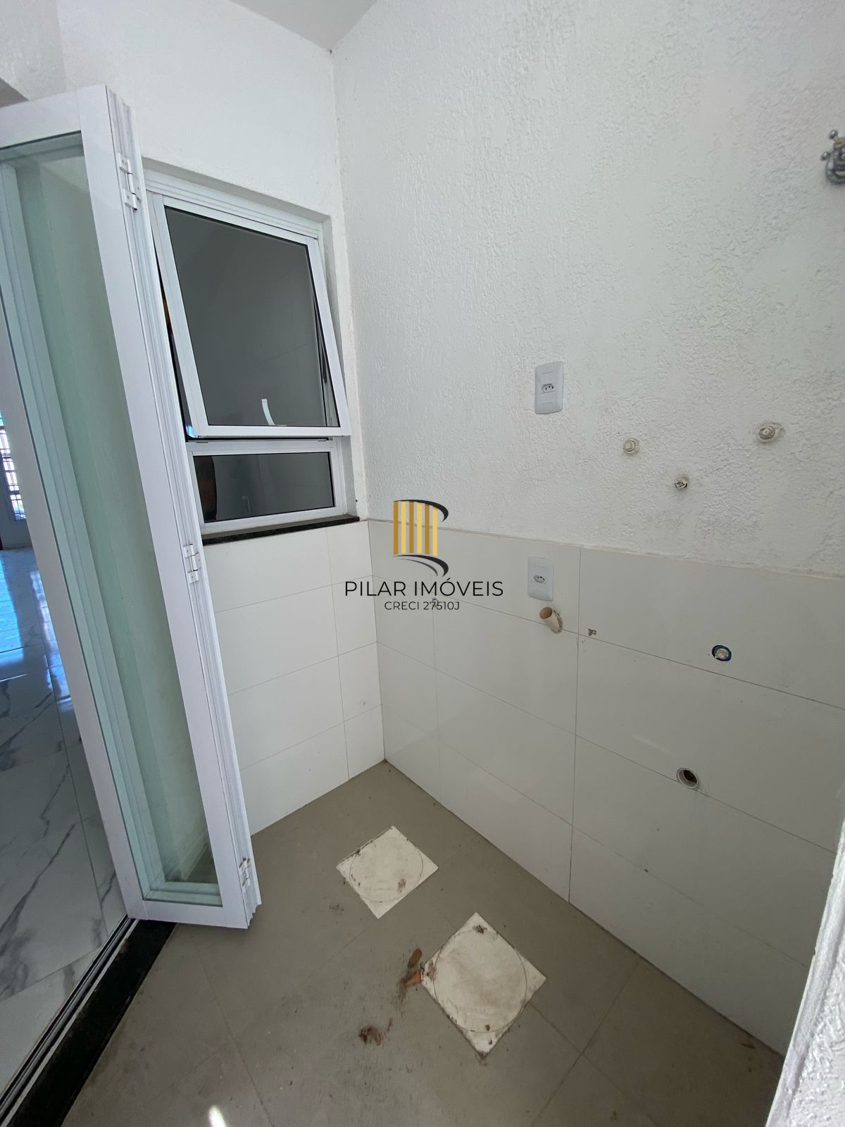 Linda Casa térrea de 2 Dormitórios sendo um suite Localizada no Ipanema Residence Park