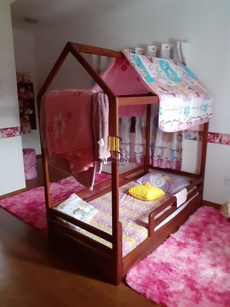 Casa 4 dormitórios no bairro Hípica