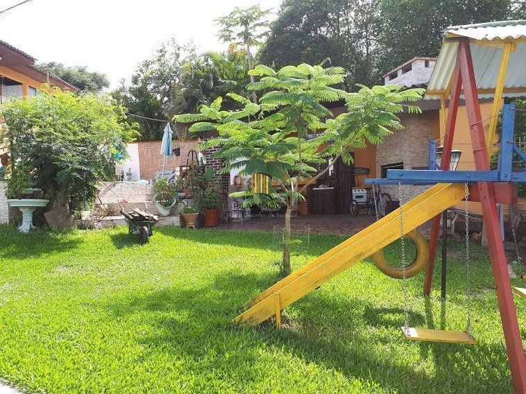 Casa com 4 dormitórios no bairro Vila Nova