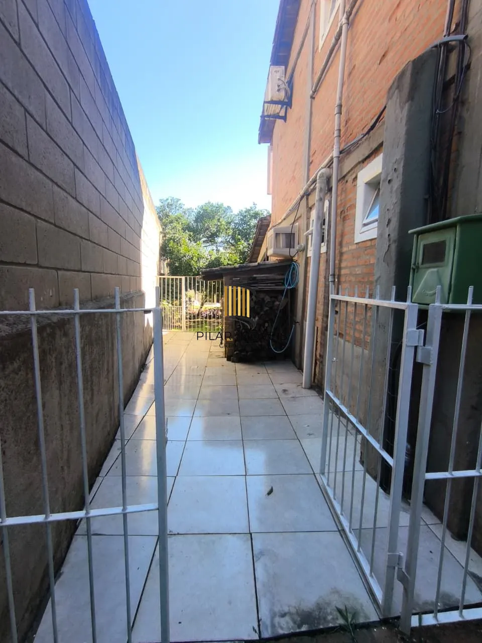 Casa Completa no Condomínio Cantegril: 4 Dormitórios, 2 Suítes, Piscina, Espaço Gourmet, Lareira e Pátio Arborizado