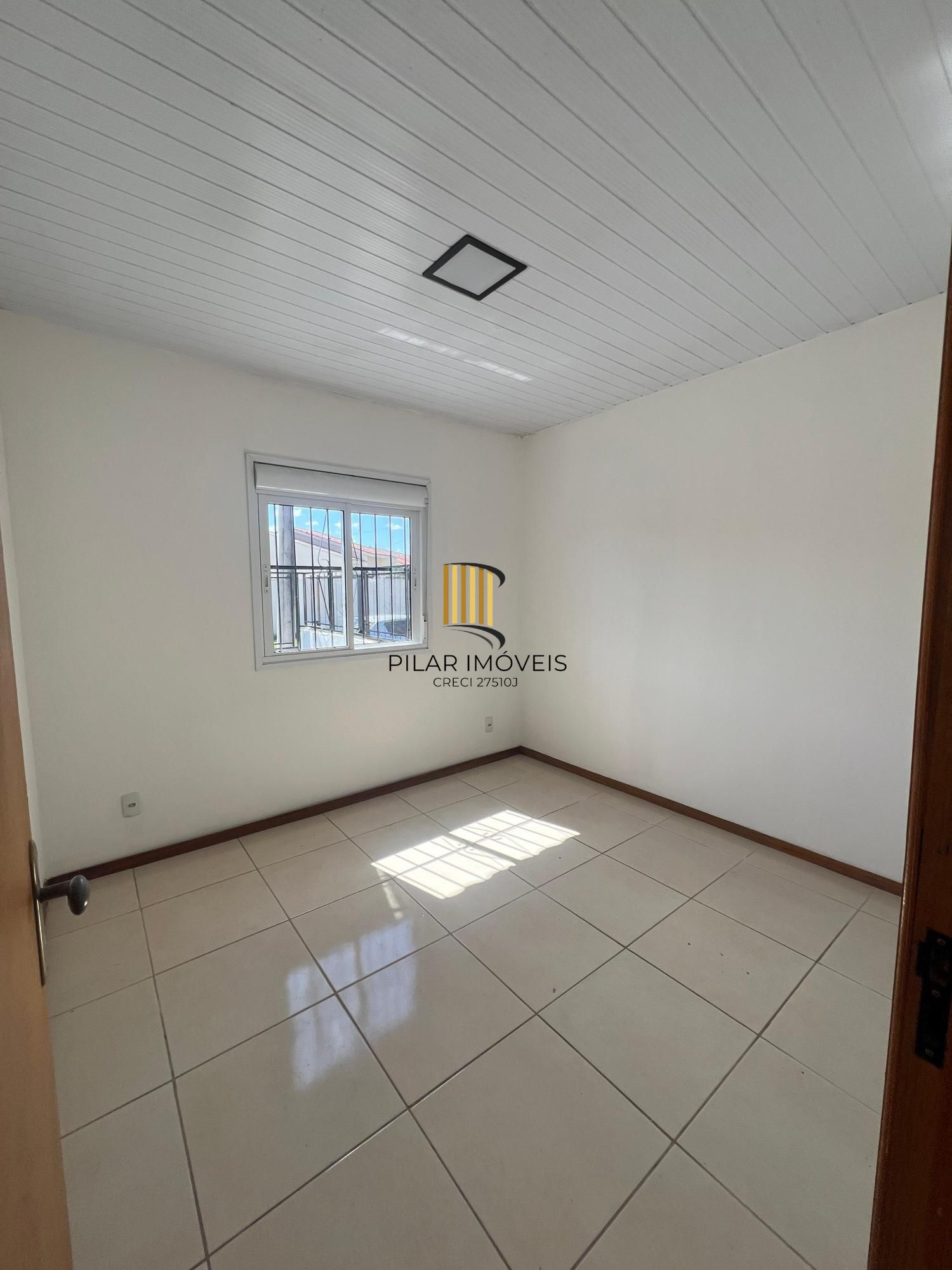 Casa com dois dormitórios no bairro Hípica - 1 vaga - financiável